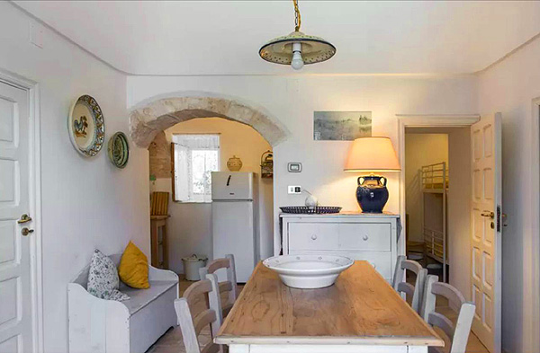 Trulli-dei-pini-esszimmer
