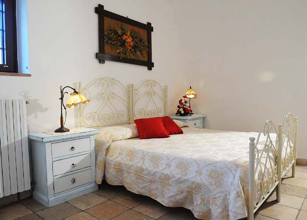 Masseria-torre-rosa-app-il-leccio-schlafzimmer