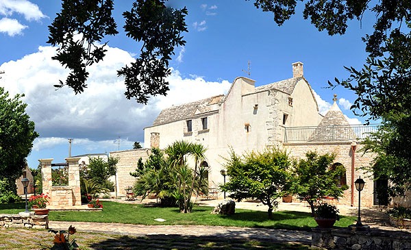 Masseria-torre-rosa-trulli
