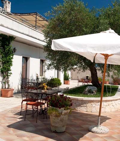 Masseria-torre-rosa-app-la-quercia-zweite-terrasse