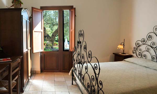 Masseria-torre-rosa-app-melograno-schlafzimmer
