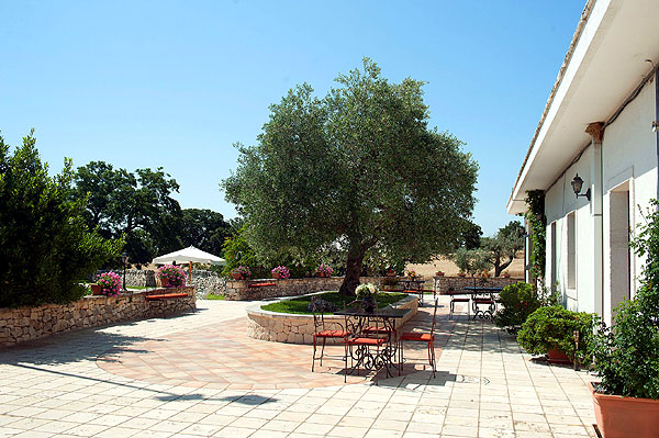 Masseria-torre-rosa-frühstücksterrasse