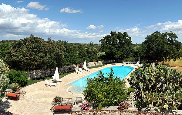 Masseria-torre-rosa-poolblick