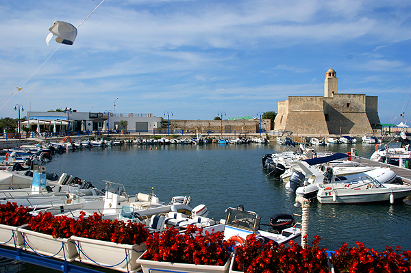 Ostuni-hafen-villanova