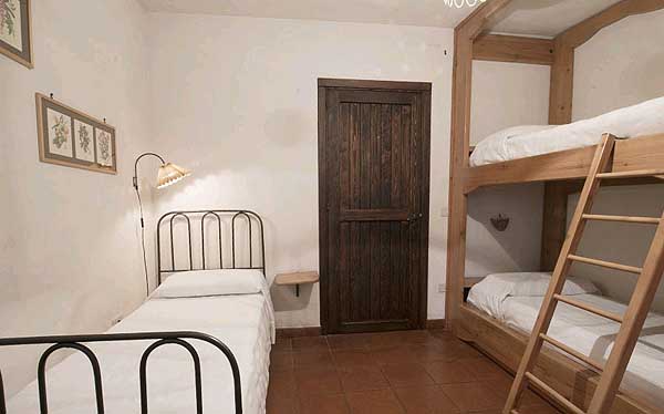 Villa-agreste-girasole-dreibettzimmer